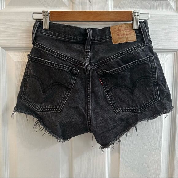 LEVI 501 ORIGINAL FIT HIGH RISE WOMEN'S SHORTS black size 24 - Picture 4 of 8